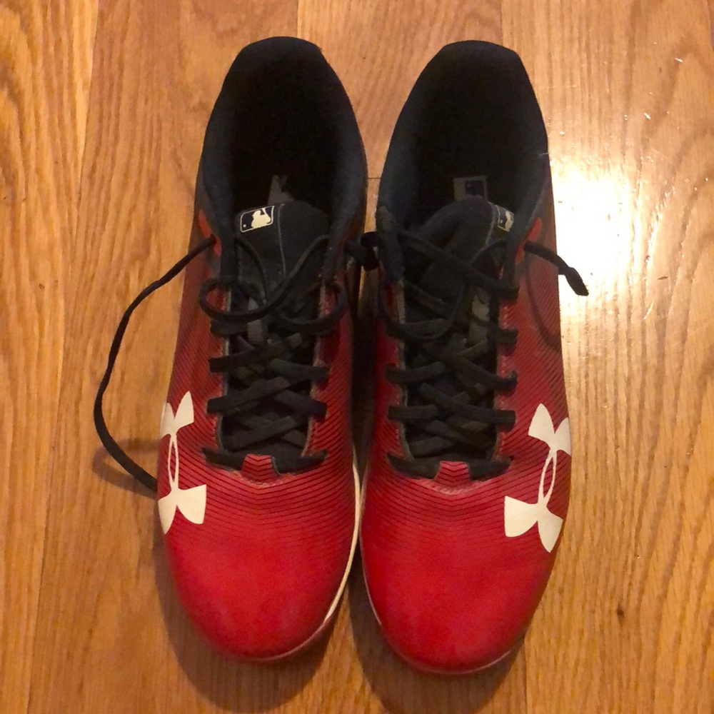 Red boys baseball cleats size 5 1/2 youth